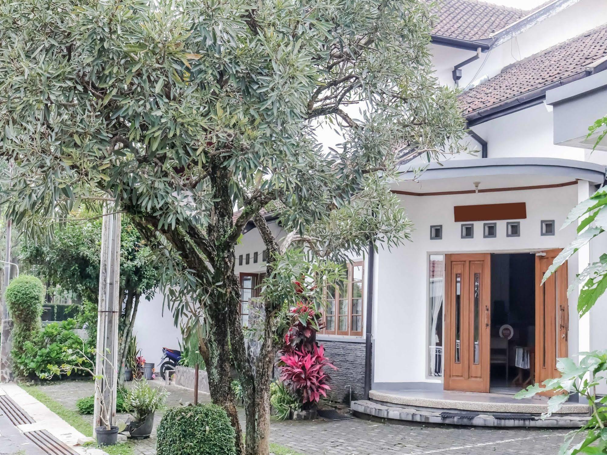 Hotel Nida Setra Sari Kulon